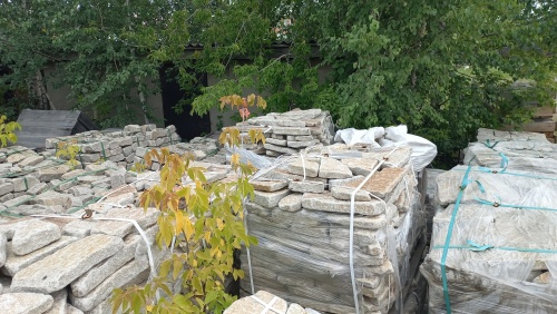 Плитняк галтованный гранитный для ландшафтного дизайна купить в Домодедово