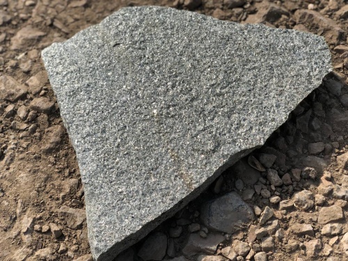 Плитняк златолит Уральский для цоколя, отмостки купить в Домодедово