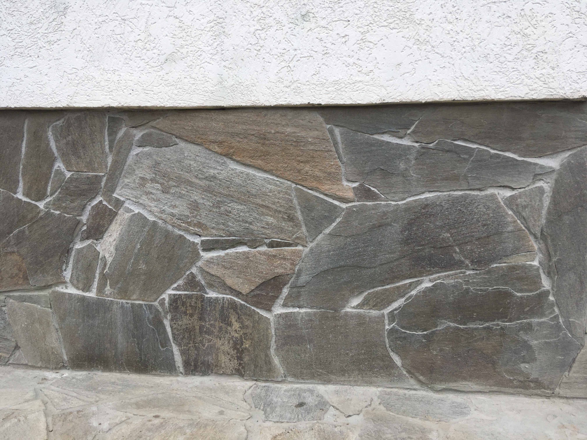 Плитняк златолит Уральский для цоколя, отмостки купить в Домодедово