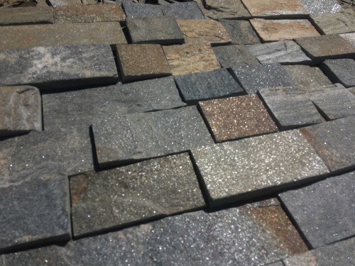 Плитка пилёная златолит Уральский для цоколя, отмостки купить в Домодедово