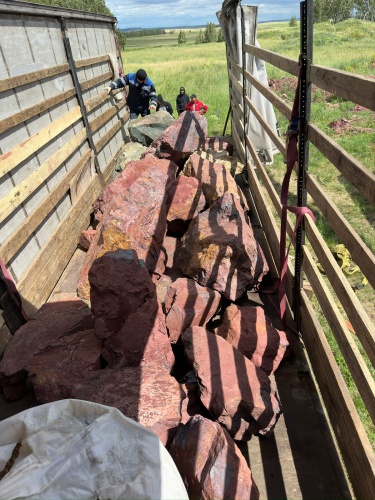 Ландшафтные глыбы красно-фиолетовые 200-1000 килограмм купить в Домодедово