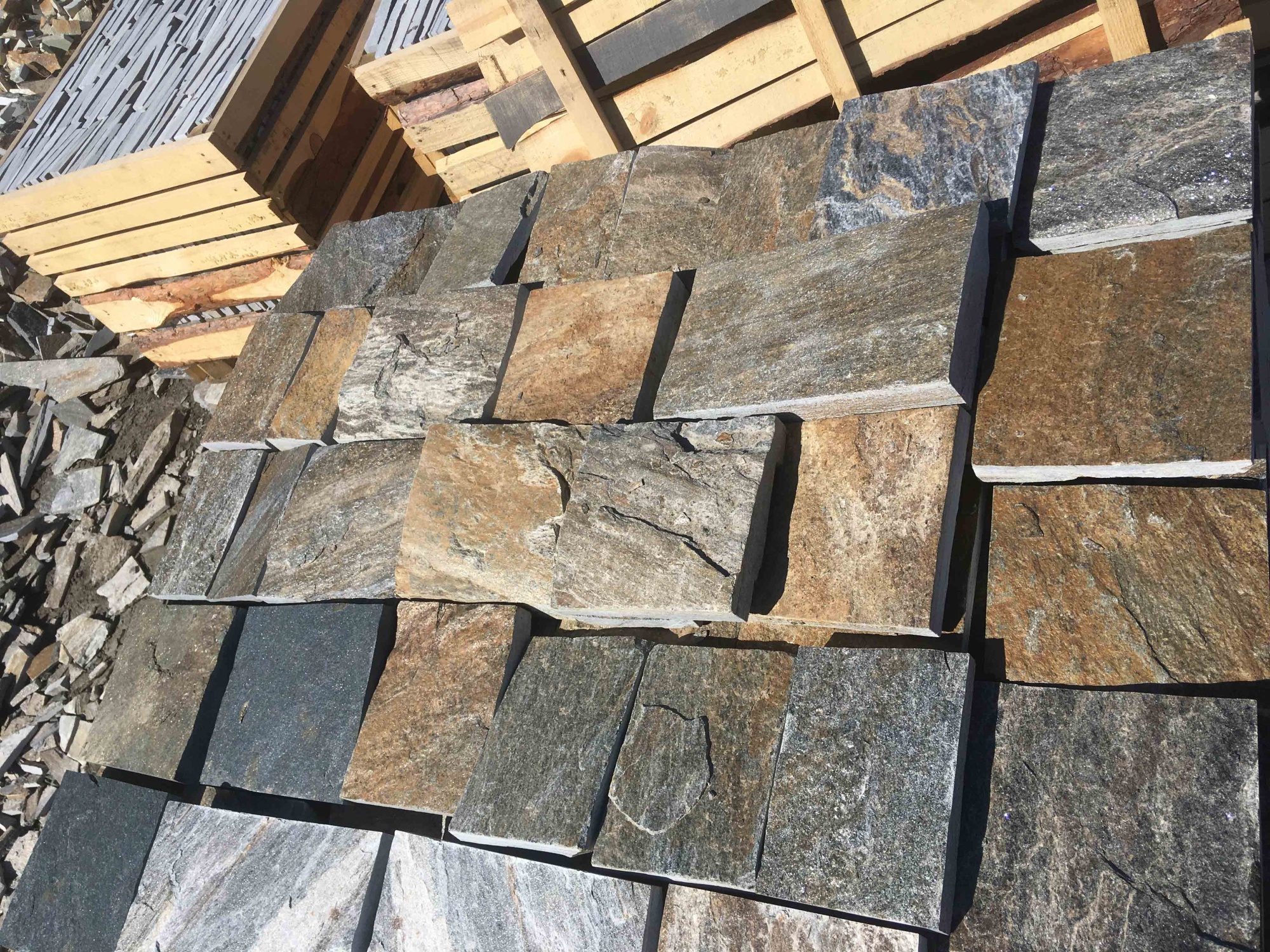 Плитка пилёная златолит Уральский для фасада купить в Домодедово