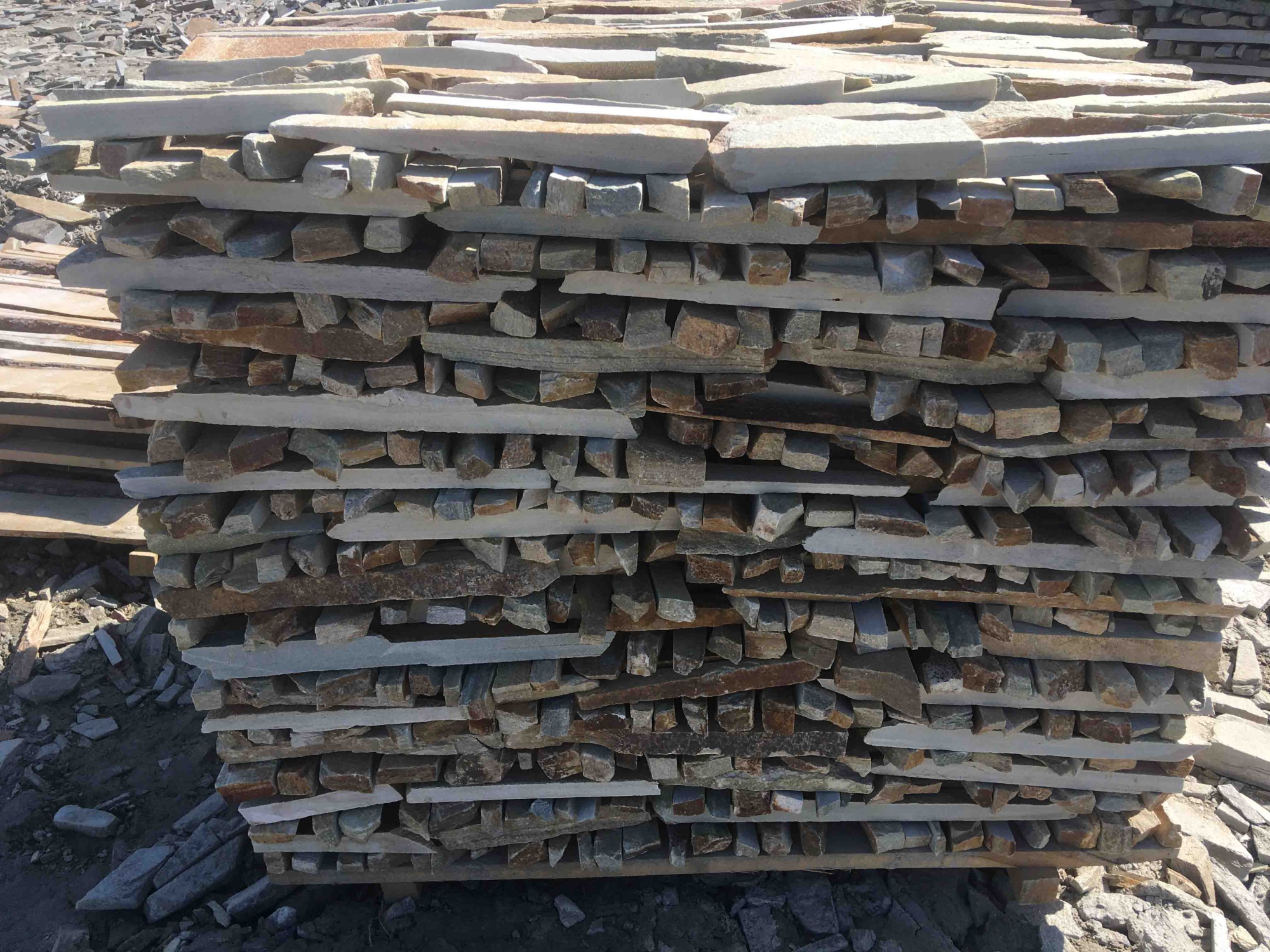 Горбушка златолит золотистый для облицовки купить в Домодедово