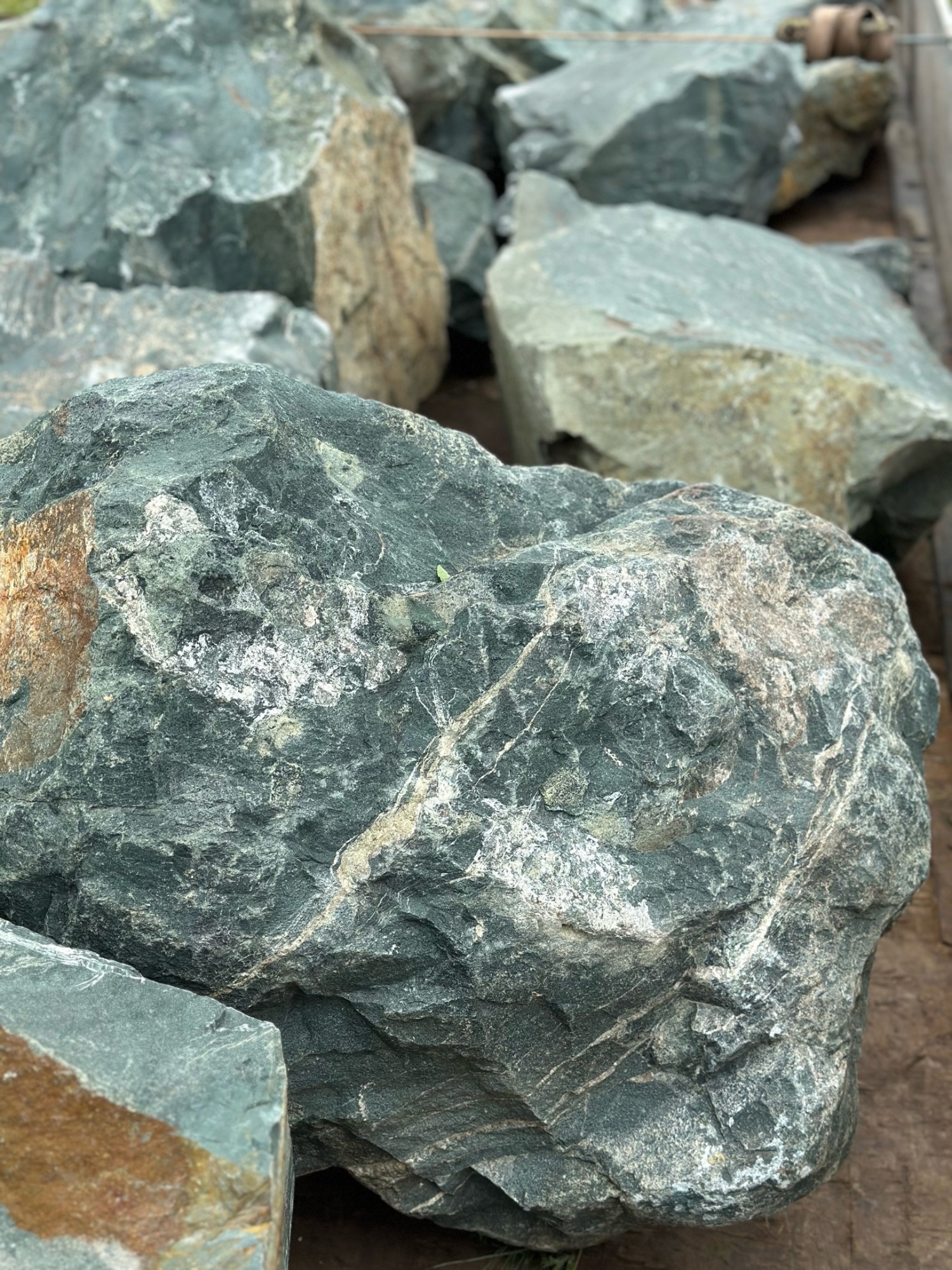 Камни для ландшафтного дизайна зелёные 10-60 килограмм купить в Домодедово