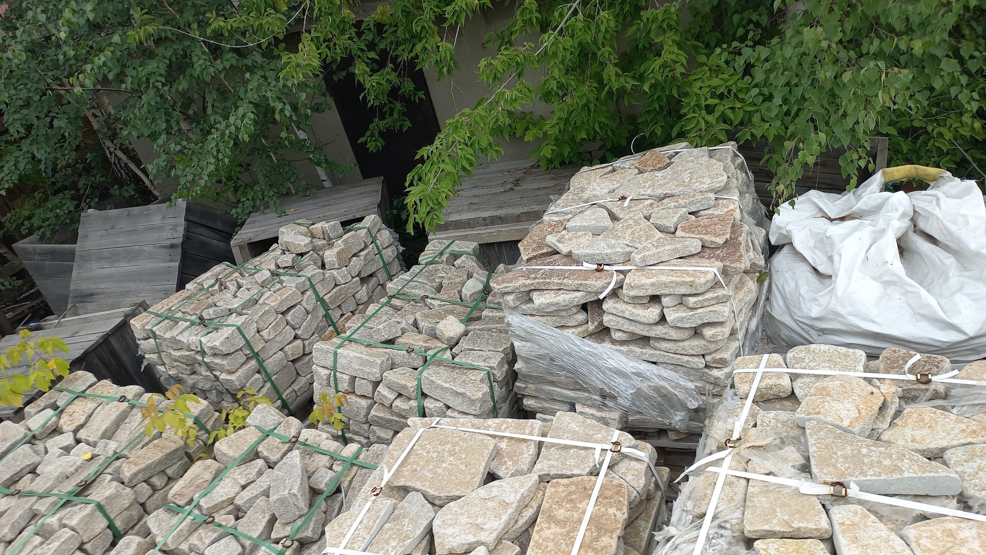 Плитняк гранитный галтованный купить в Домодедово