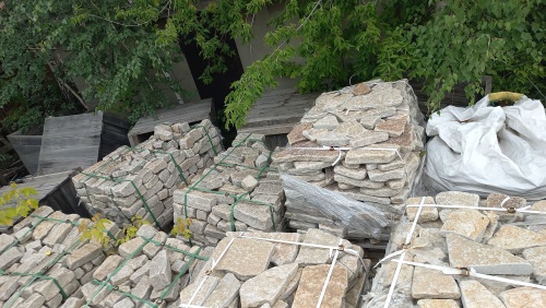 Плитняк гранитный галтованный купить в Домодедово