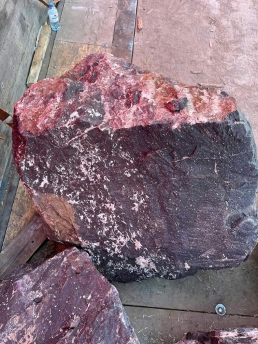 Камни для ландшафтного дизайна красно-фиолетовые 10-60 килограмм купить в Домодедово