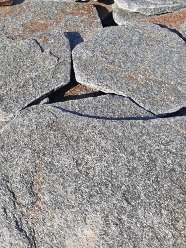 Златолит серебристый галтованный для лестниц купить в Домодедово