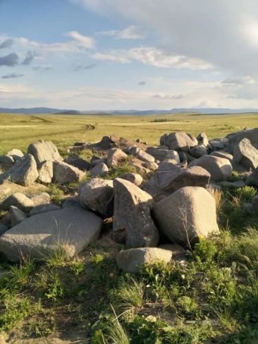 ландшафтные валуны серые