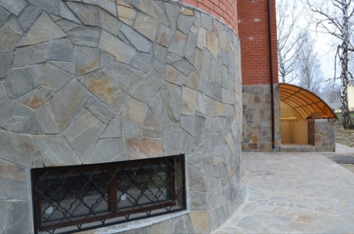 Плитняк златолит Уральский для цоколя, отмостки купить в Домодедово